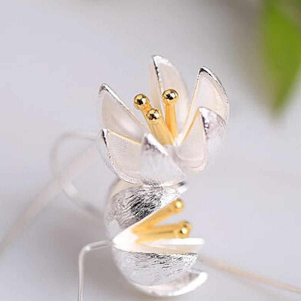 NEW 925 Sterling Silver Two Tone Flower Earrings - Picture 3 of 6